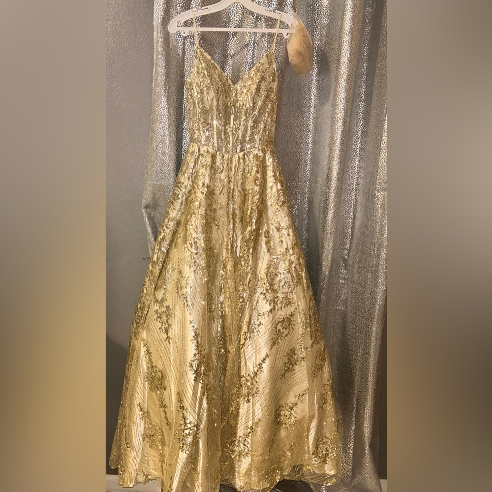 Sparkly sequins dress